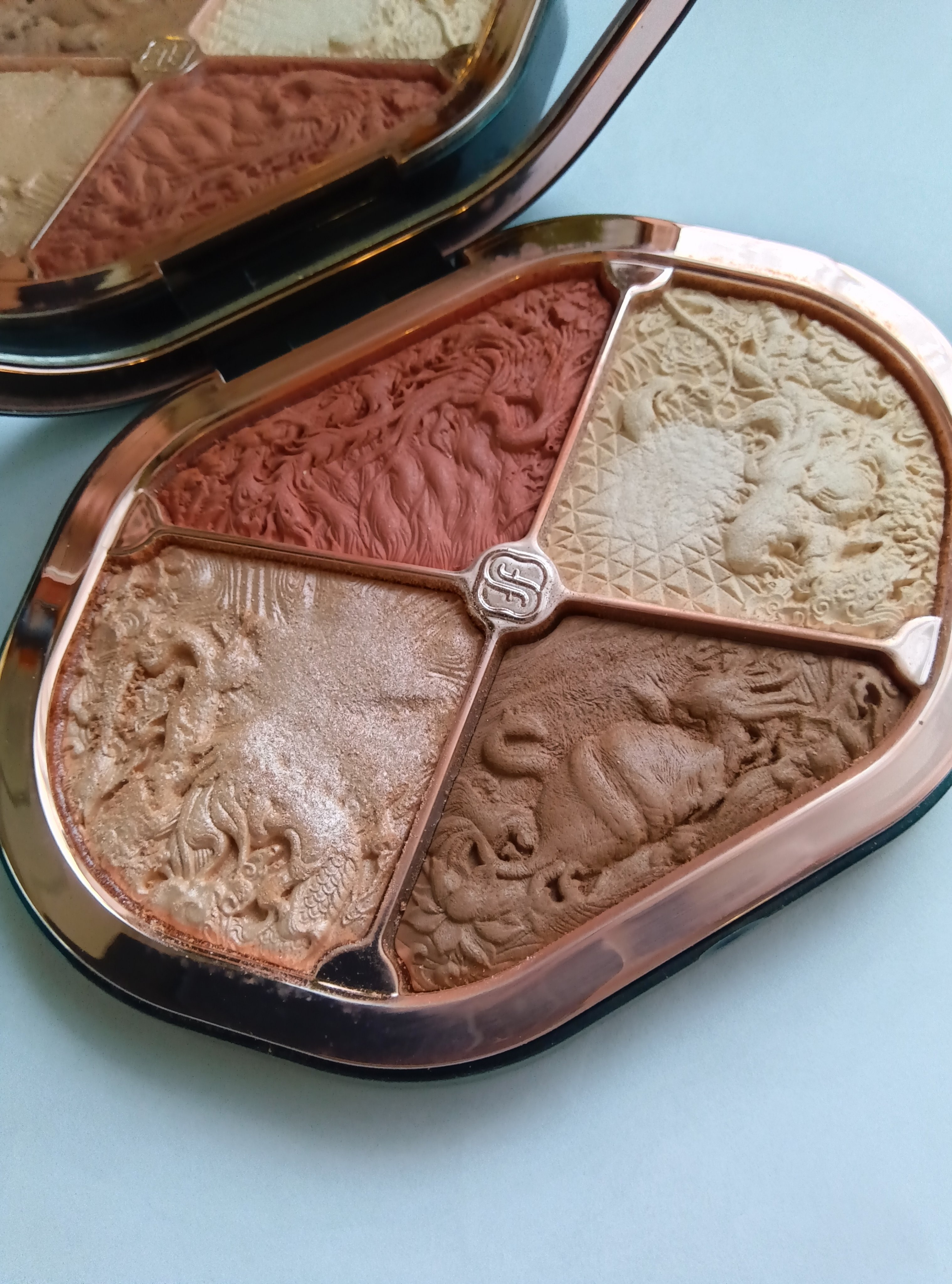 星宿彫刻 4色パレット 01(通常版)/花西子/マルチパレットを使ったクチコミ（1枚目）