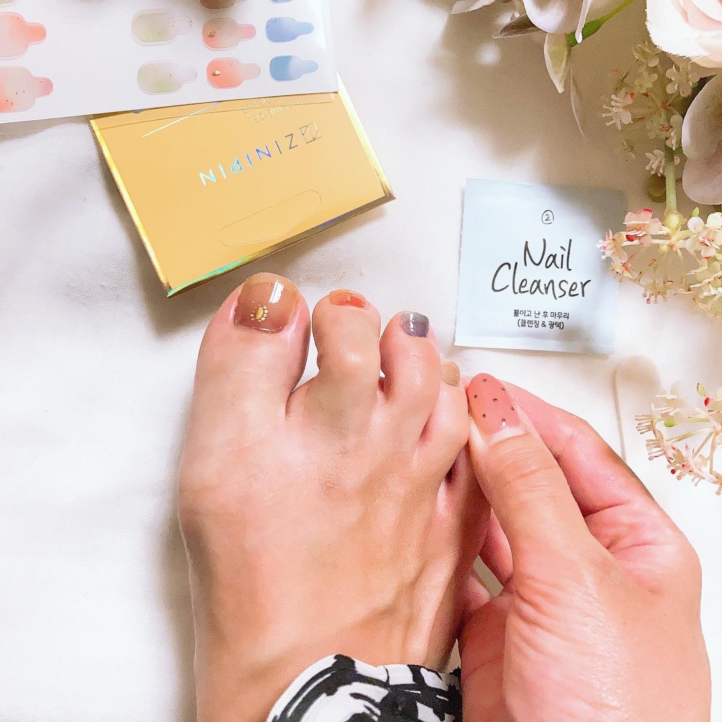 貼るだけフットネイルシール/ZINIPIN/ネイルシールを使ったクチコミ(1枚目)