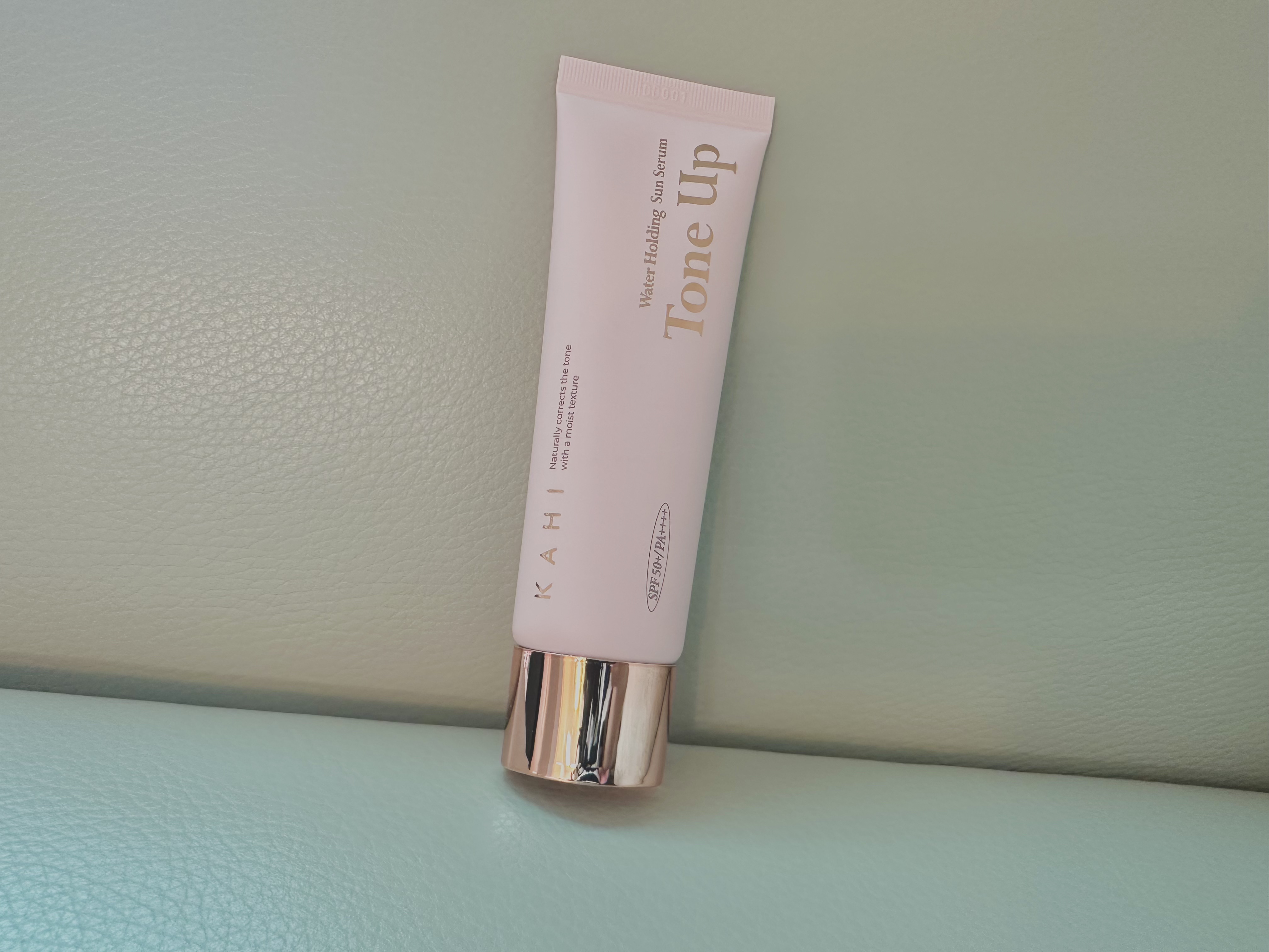 ウォーターホールディングトーンアップサンセラム/KAHI/日焼け止めローションを使ったクチコミ（2枚目）