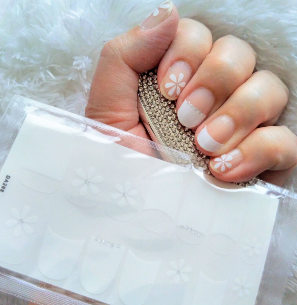 うさぎ on LIPS 「楽天で購入したフレンチのネイルシール。とても柔らかくてシワにな..」(1枚目)