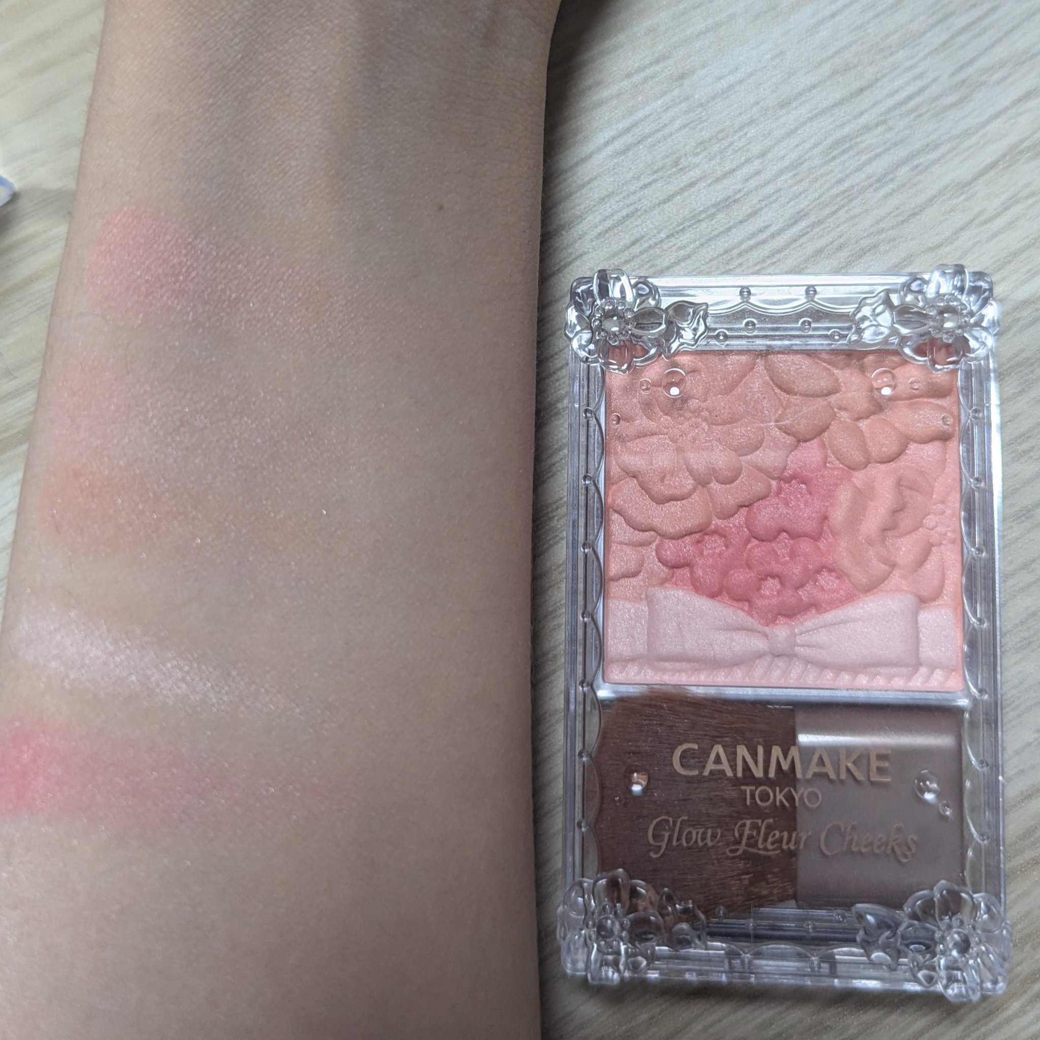 グロウフルールチークス 01 ピーチフルール/キャンメイク/パウダーチークを使ったクチコミ（2枚目）