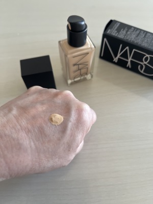 ライトリフレクティング ファンデーション/NARS/リキッドファンデーションを使ったクチコミ（2枚目）