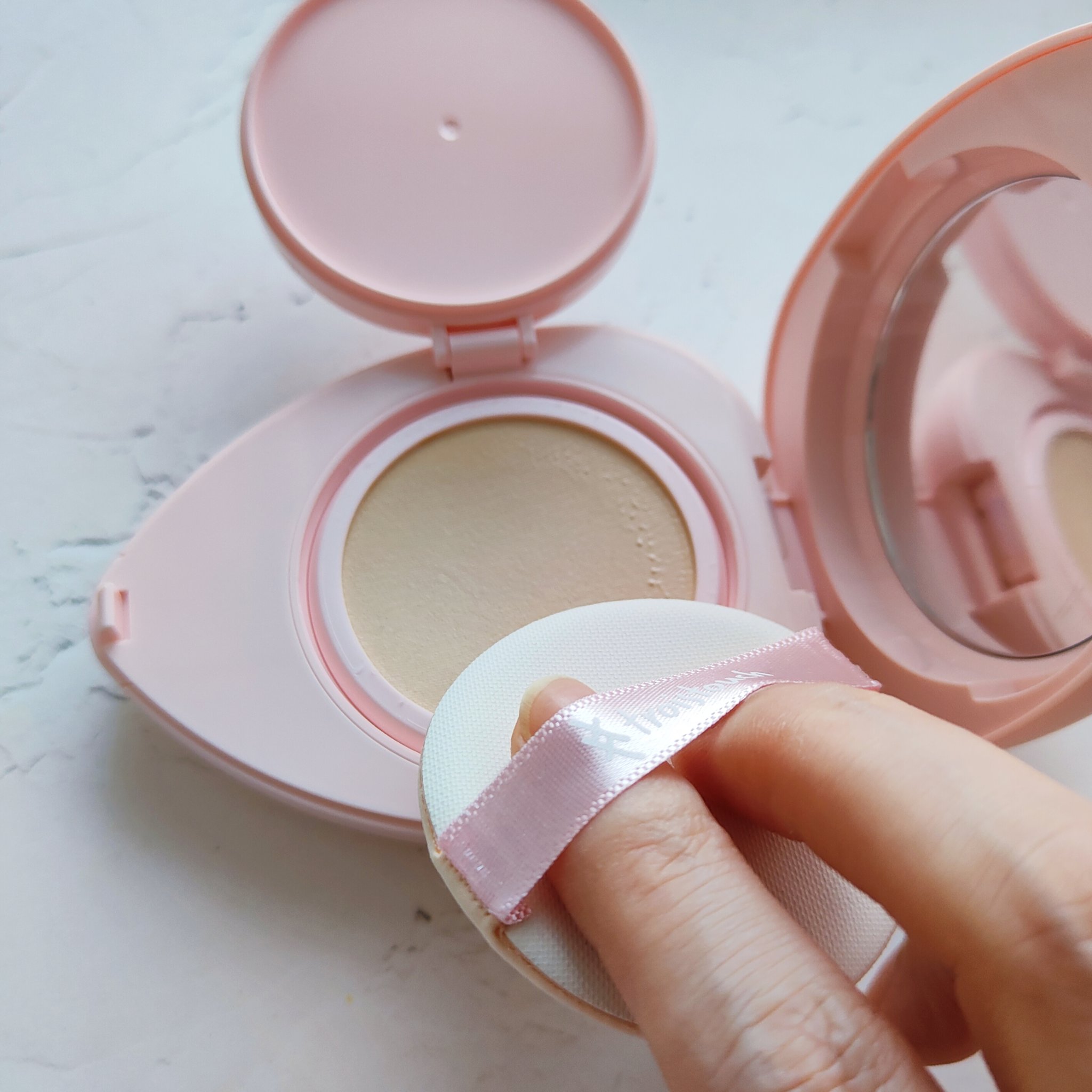 トワタッチ ハートクッション グロウメッシュ/troistouch/クッションファンデーションを使ったクチコミ（2枚目）