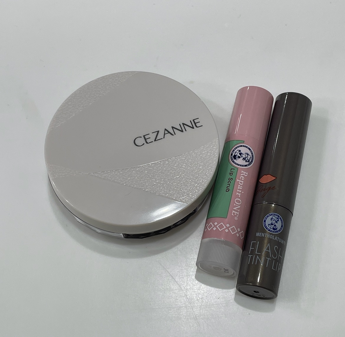 毛穴レスパウダー/CEZANNE/プレストパウダーを使ったクチコミ（1枚目）