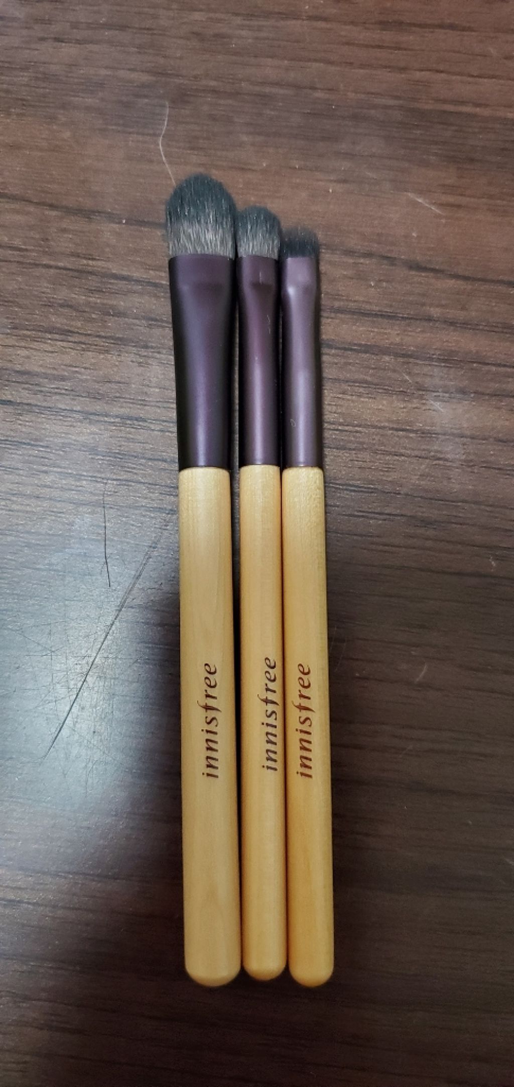 最近購入して良かったもの紹介です。
一番左
イニスフリーミニアイシャドウブラシ（ベース）
価格583円
真ん中
イニスフリーミニアイシャドウブラシ（ポイント）
価格518円
右
イニスフリーミニアイシャドウブラシ（ライナー）
価格518円
