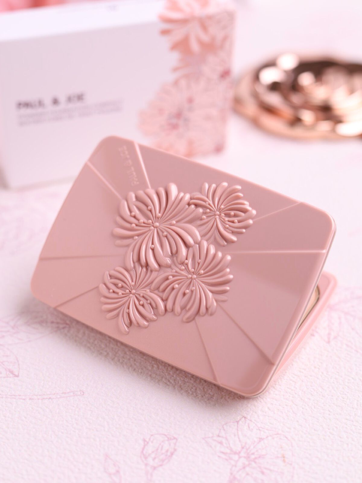 ヴェール ファンデーション/PAUL & JOE BEAUTE/パウダーファンデーションを使ったクチコミ（2枚目）