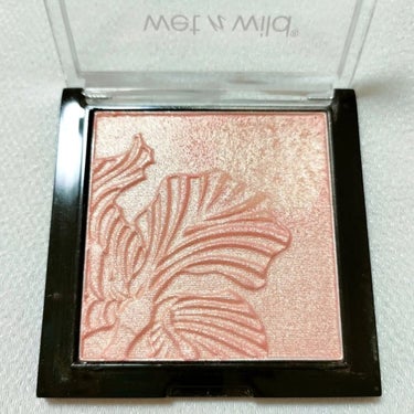 MegaGlo Highlighting Powder/wet 'n' wild/ハイライトを使ったクチコミ（1枚目）