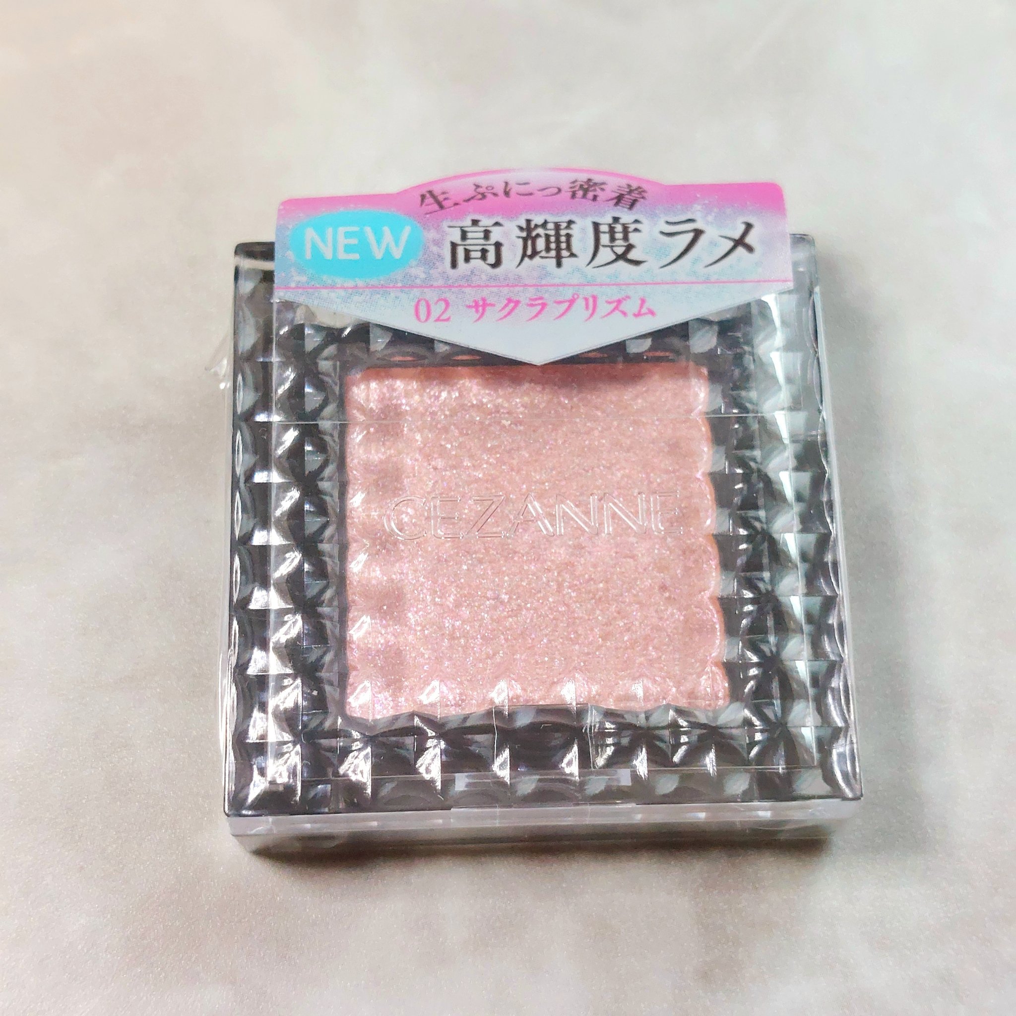 （記録用）

CEZANNE シングルシャイニーアイシャドウ
02 サクラプリズム ￥550

ラメは細かくて光がないとあまり目立たないかな
落ちやすい印象だけど、派手すぎないポイントメイクには良さげ


 #発光級ツヤコスメ 