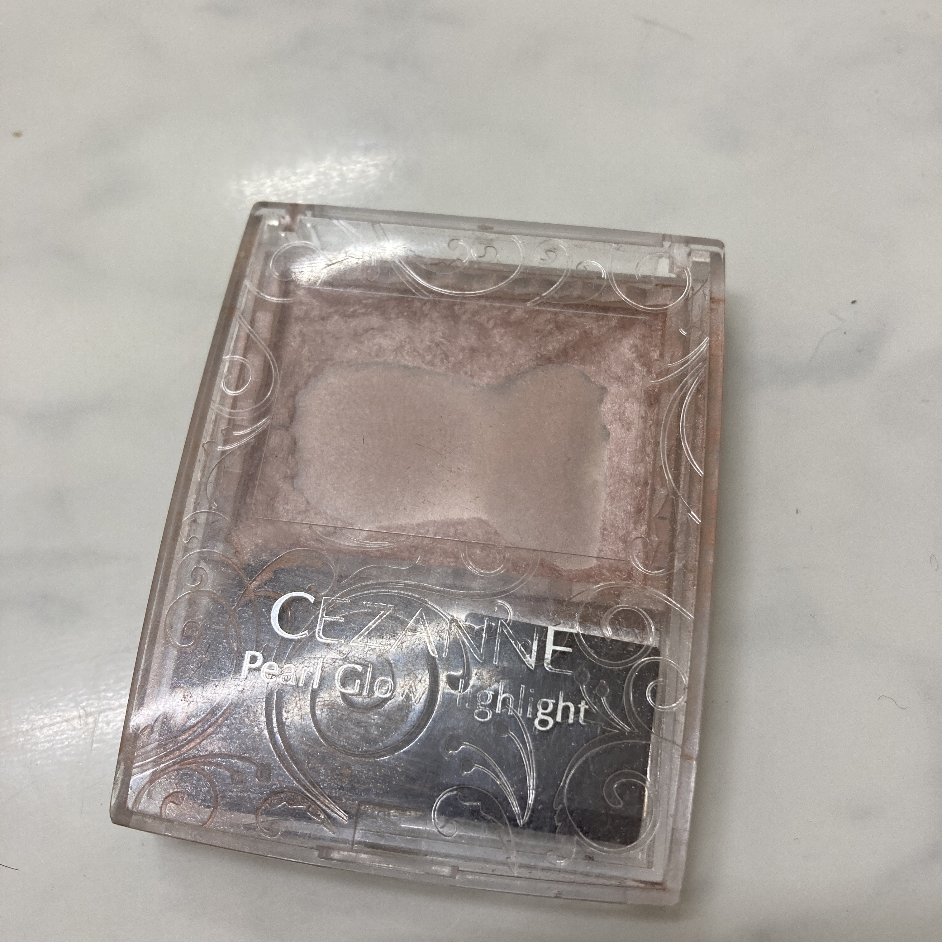 パールグロウハイライト 02 ロゼベージュ/CEZANNE/パウダーハイライトを使ったクチコミ（1枚目）