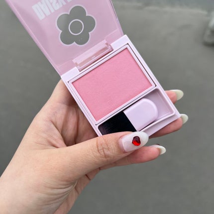 パウダーブラッシュ/DAISY DOLL by MARY QUANT/パウダーチークを使ったクチコミ(2枚目)