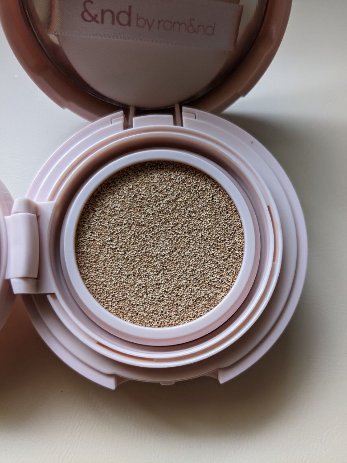 アンドバイロムアンド　メロウマットクッション BE01 ピュア/&nd by rom&nd/クッションファンデーションを使ったクチコミ（3枚目）