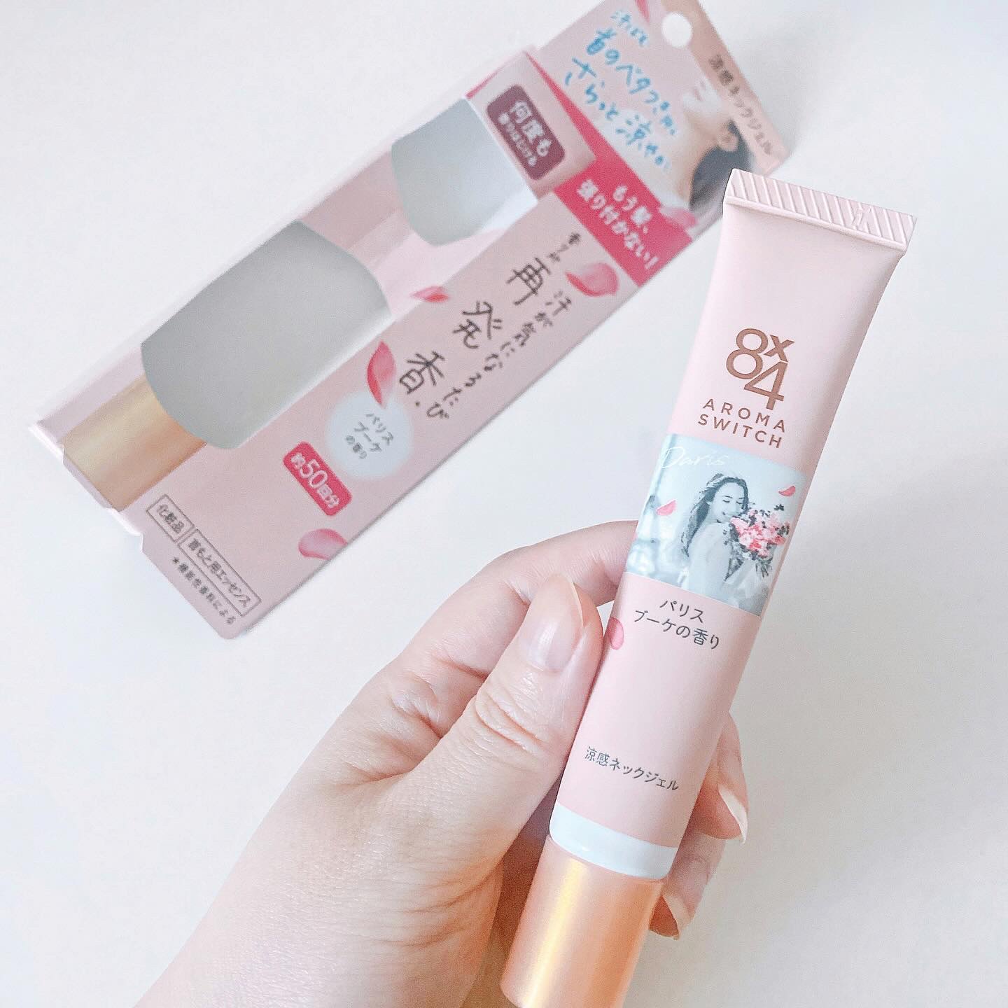 8x4 アロマスイッチ 涼感ネックジェル パリスブーケの香り/８ｘ４/デオドラント・制汗剤を使ったクチコミ（2枚目）