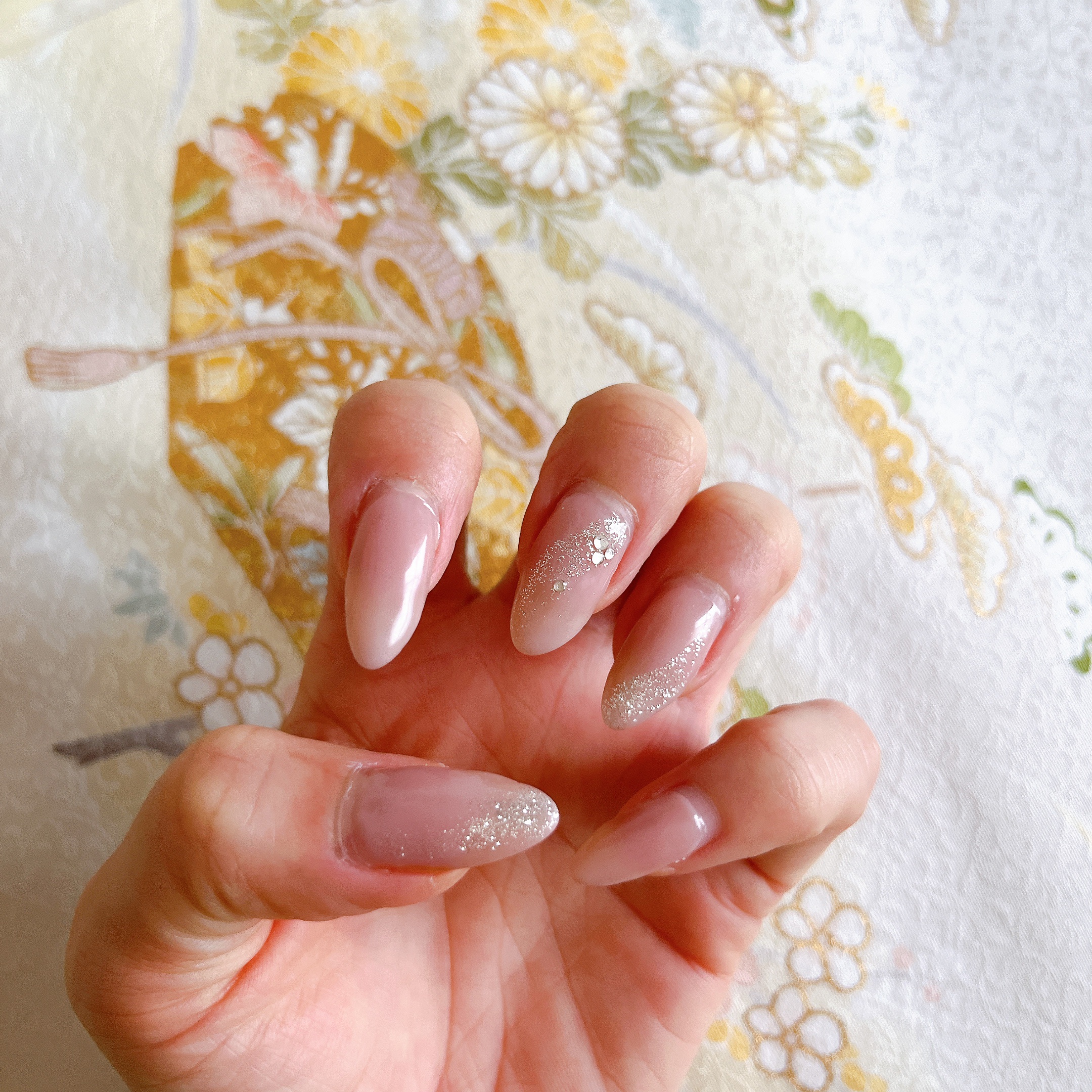 #ネイル,#オフィスネイル,#ジェルネイル,#シンプルネイル,#ピンクネイル,#ストーンネイル,#ラメネイルのネイルデザイン