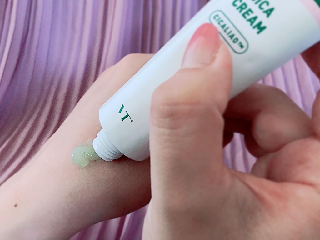 mayu on LIPS 「忙しいのと寒暖差で敏感肌がさらに敏感に💦そんな時は余計な事はし..」(3枚目)