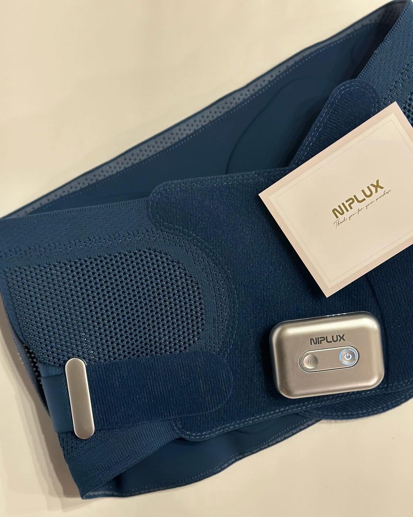 sparkle_gloss_67jh on LIPS 「#PR@niplux_official『NIPLUX電動腰サポ..」(2枚目)