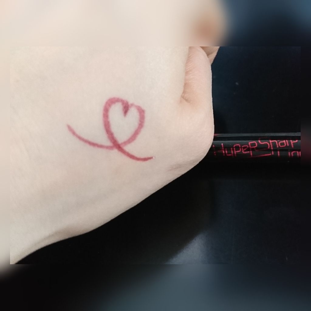 ハイパーシャープ ライナー R BU-1 バーガンディ/MAYBELLINE NEW YORK/リキッドアイライナーを使ったクチコミ（2枚目）