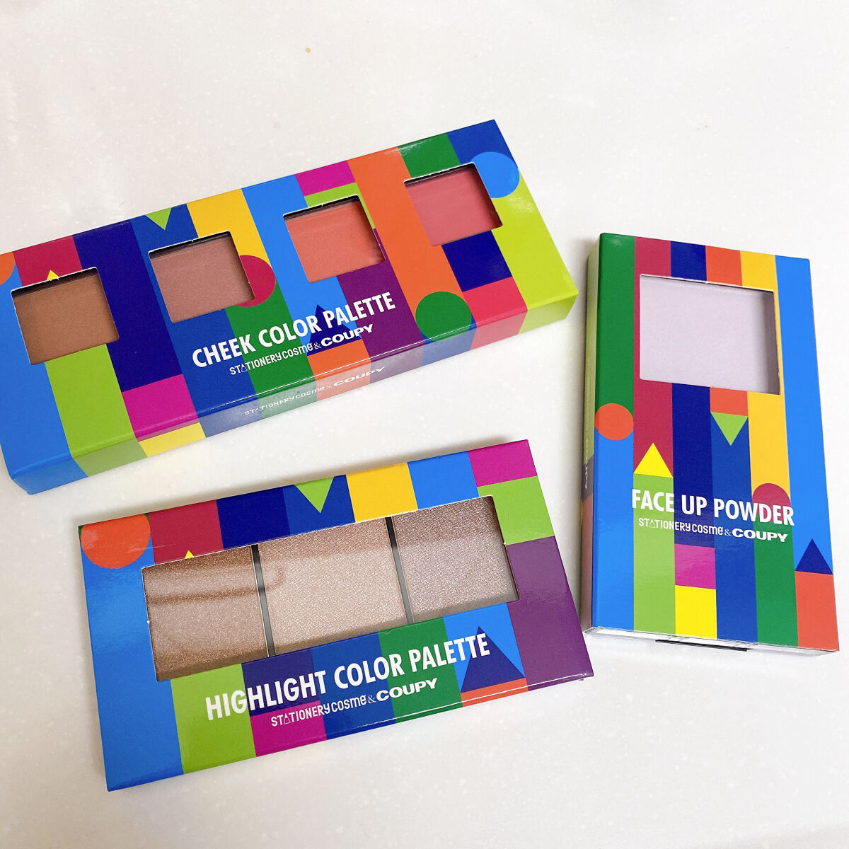 ステーショナリーコスメ クーピー柄 フェイスアップパウダーのクチコミ「\ステーショナリーコスメ クーピー柄 コスメ🎨/

クーピー柄 ハイライトカラーパレット

ク.....」（1枚目）