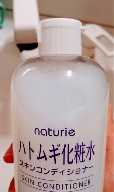 以前使っていたアロヴィヴィのハトムギ化粧水のフタが
ナチュリエのボトルにすっぽり！

これいいです、楽ですww

ナチュリエのボトルのフタ
くるくる回すのめんどいなーって
思ってたのでこれは嬉しい♡♡
