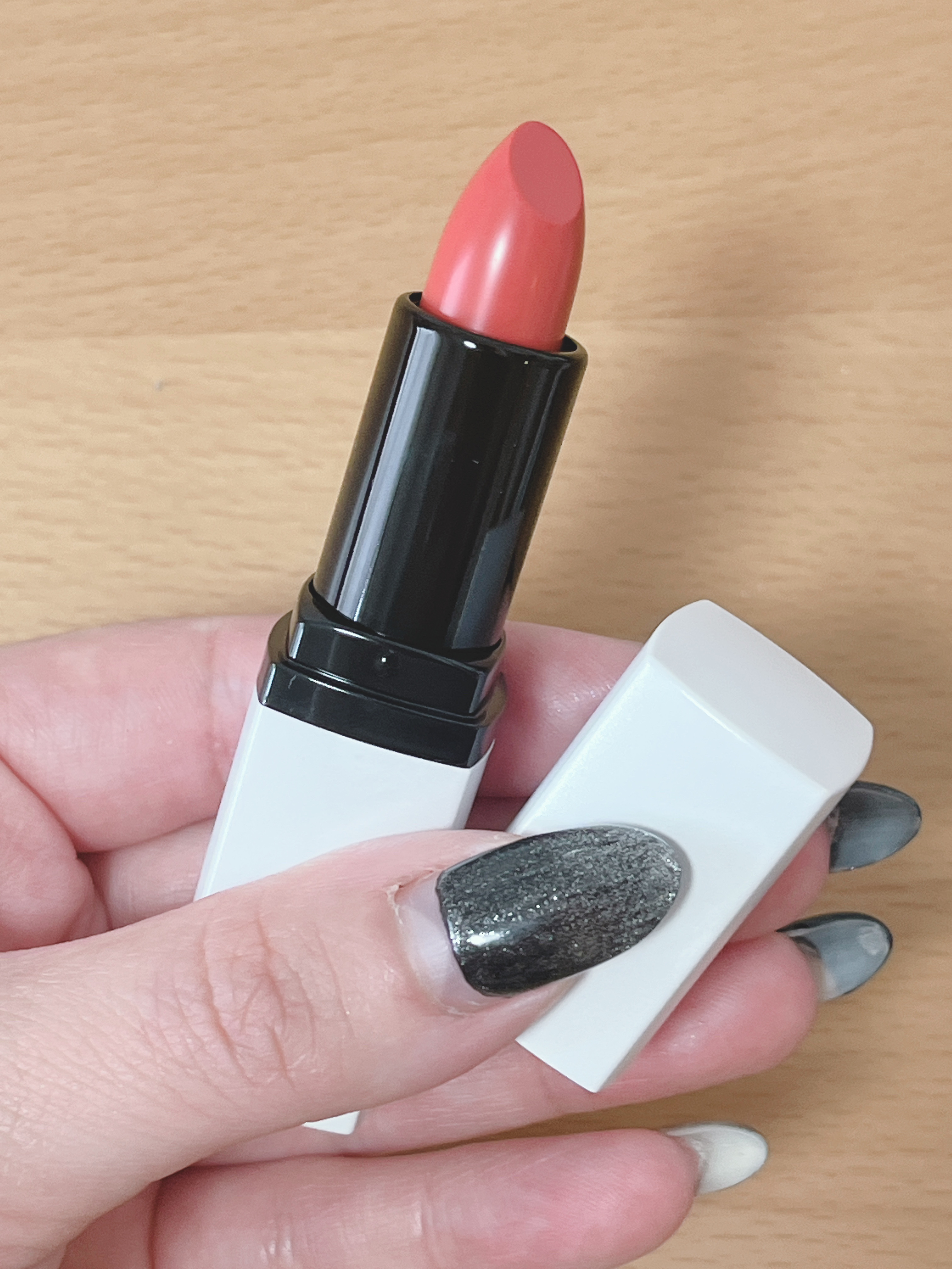 ウォータリーシアー リップスティック/Laka/口紅を使ったクチコミ（2枚目）