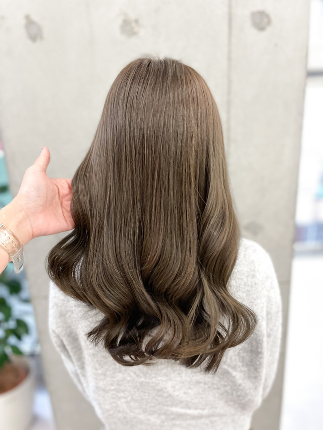 毛先を巻いたロングヘア