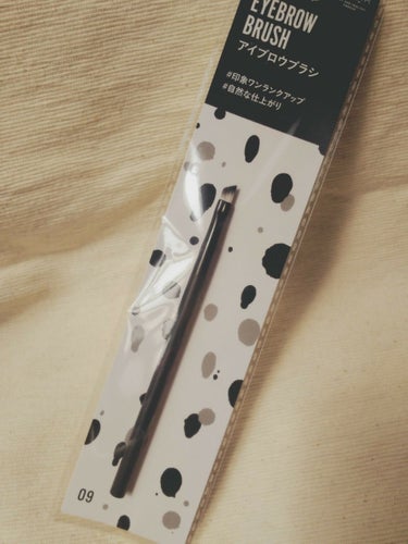 U R GLAM UR GLAM　EYEBROW BRUSH（アイブロウブラシ）のクチコミ「【UR GLAM アイブロウブラシ】

近所のダイソーで唯一売っていたUR GLAMのブラシ。.....」（1枚目）