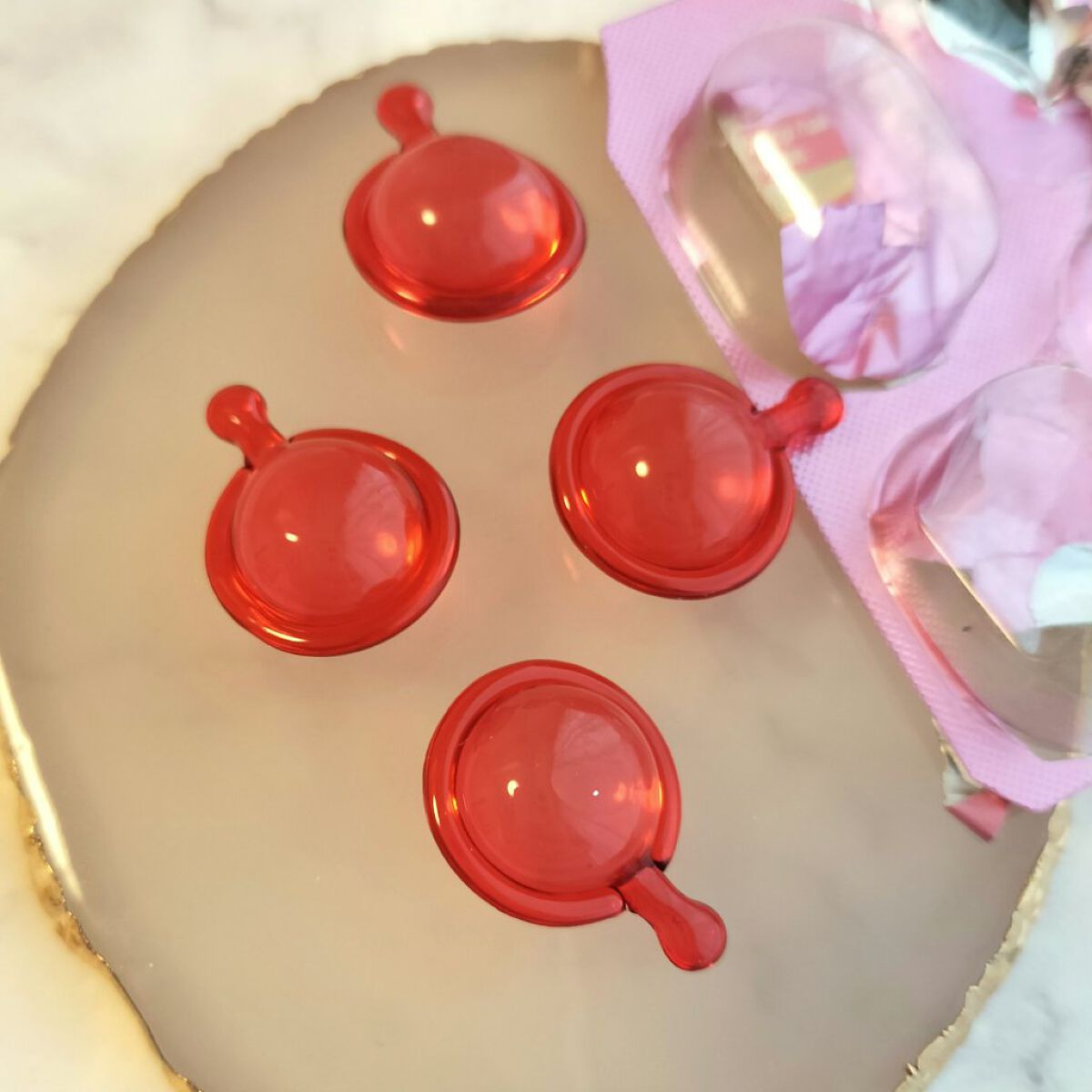 MIRANDA ヘアビタミン デイリーケアヘアオイルのクチコミ「MIRANDA　ヘアビタミン デイリーケアヘアオイル✨

旅行時などいつもと違う環境で髪の毛が.....」（1枚目）