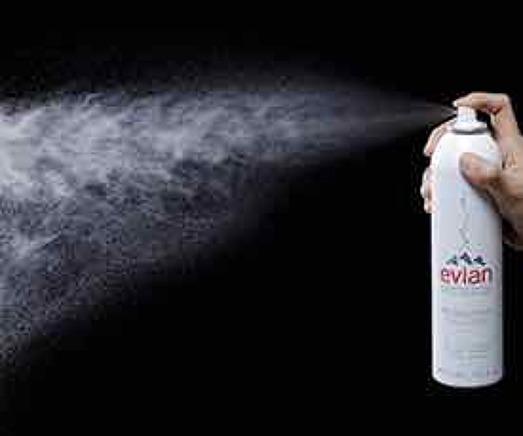 フェイシャルスプレー/エビアン/ミスト状化粧水を使ったクチコミ(2枚目)