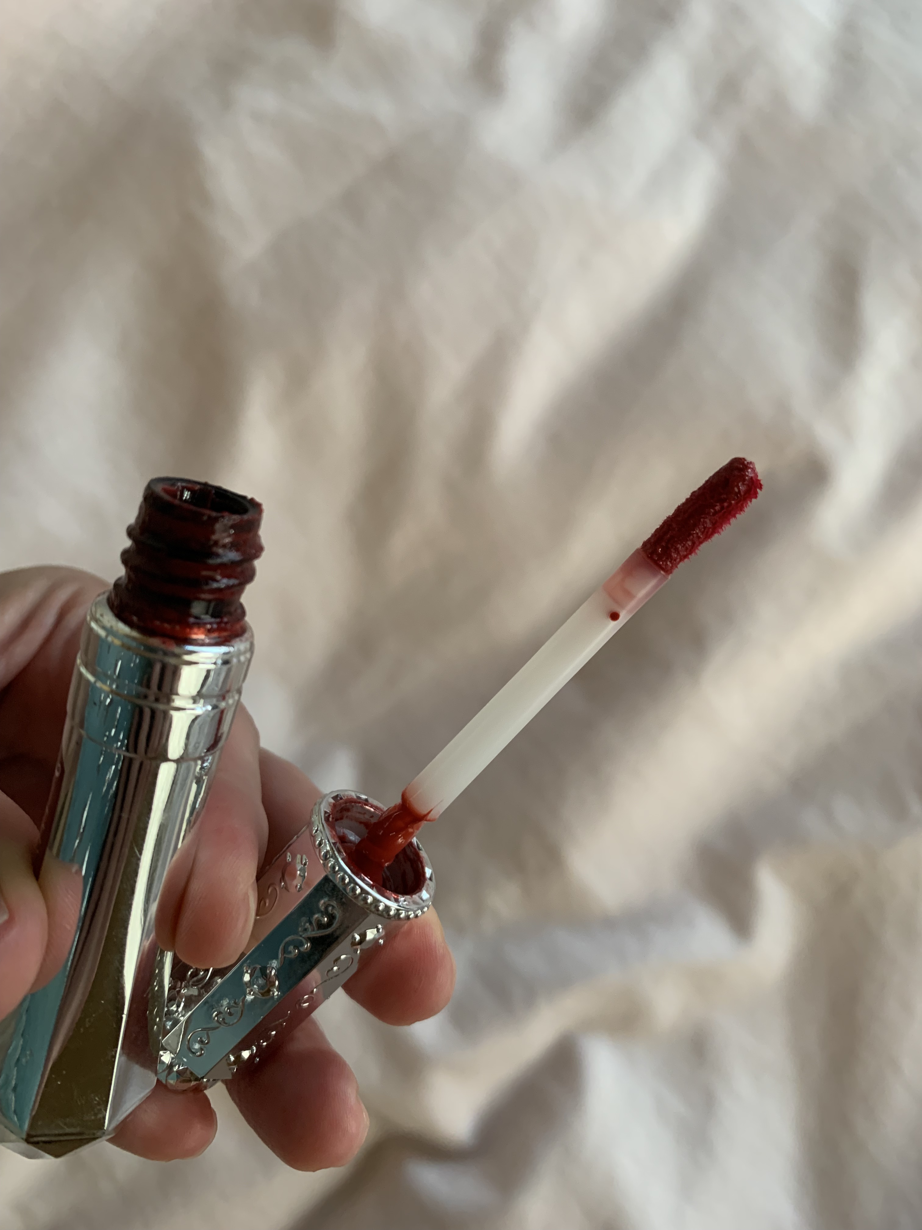 ジルスチュアート タイムレスグロウ ルージュティント 04 lipstick letter/JILL STUART/リップティントを使ったクチコミ（2枚目）