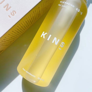 #KINS
CLEANSING OIL

話題のブランドKINSの天然由来成分100%配合のクレンジングオイル。
ベルガモットやダマスクローズなどの天然精油をブレンドしたすごく良い香りで、クレンジングし