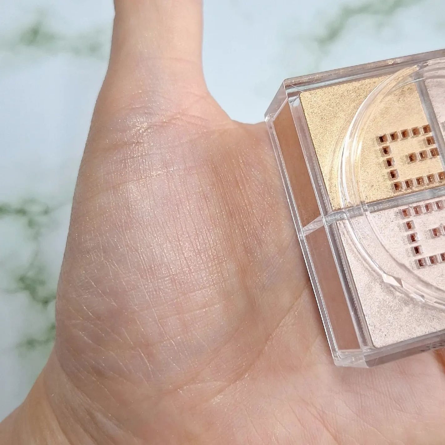 プリズム・リーブル・ハイライター/GIVENCHY/パウダーハイライトを使ったクチコミ(6枚目)