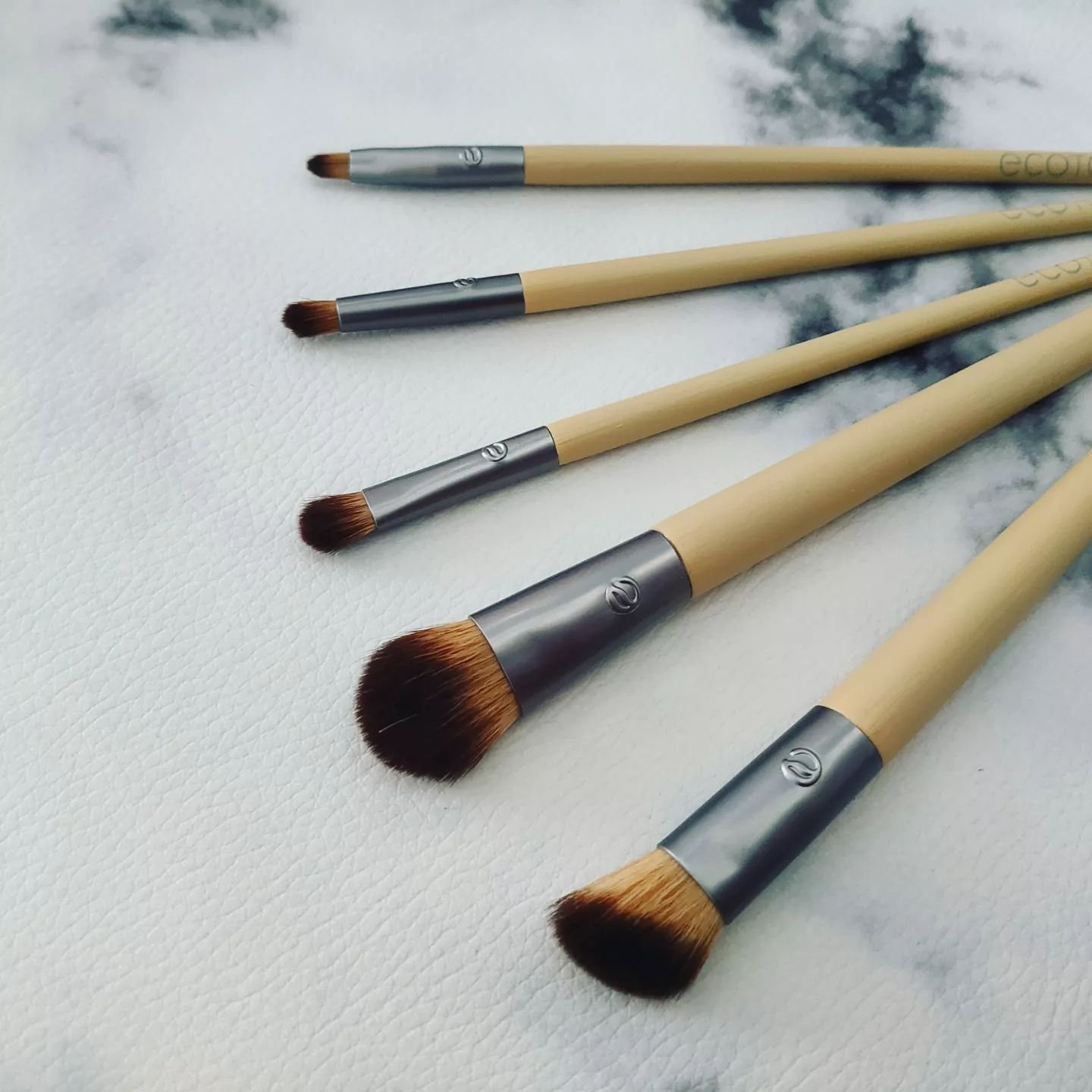 Daily Defined Eye Brush Set, 5 Piece Set & Storage Tray/EcoTools/メイクブラシを使ったクチコミ（3枚目）