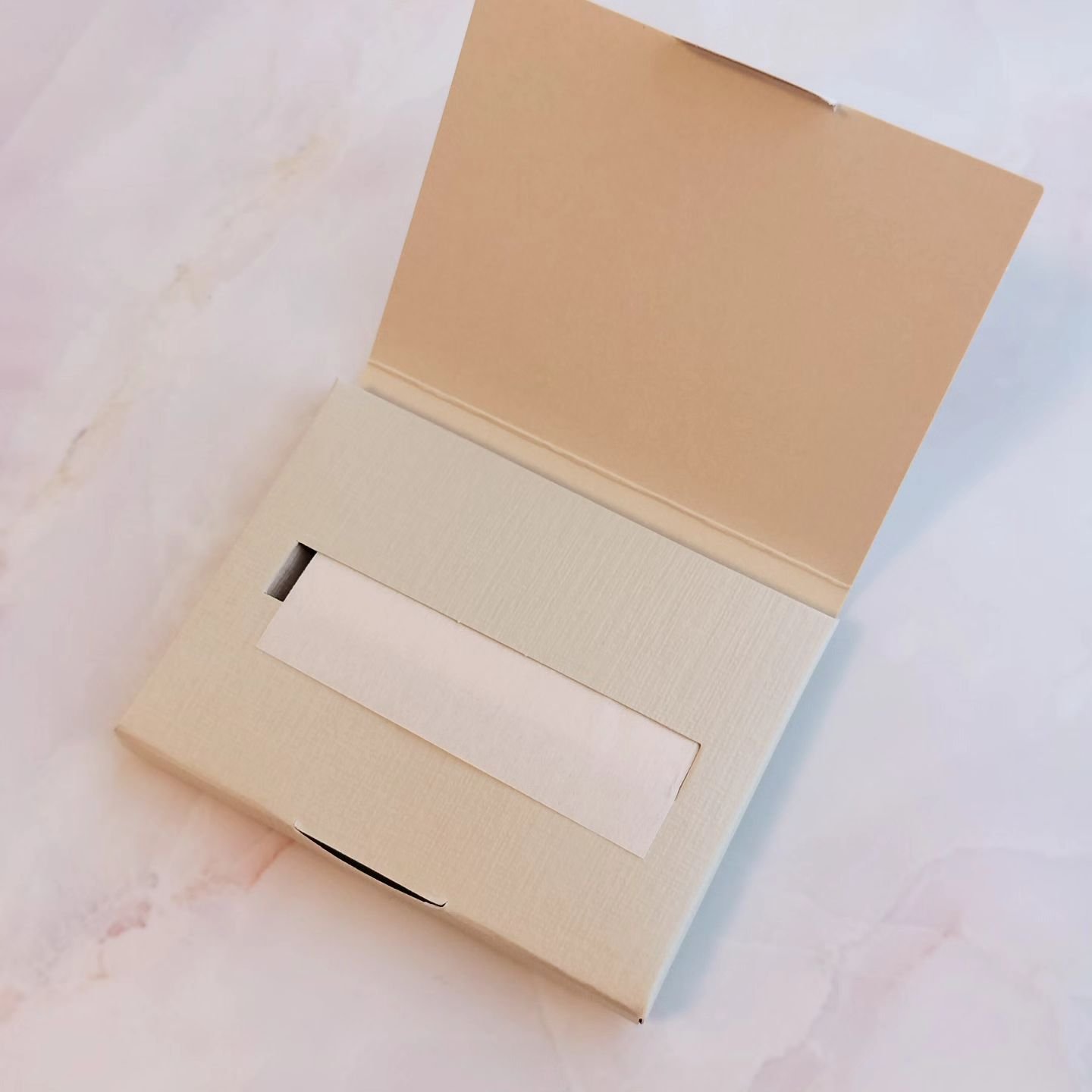 無印良品 紙おしろいのクチコミ「無印良品　紙おしろい

最近外出時にいつの間にか肌がテカテカになってしまっているのであぶらとり.....」（2枚目）