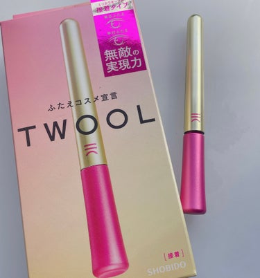 今回はLIPS様を通して
TWOOL ダブルアイリッドグルーを提供して頂きました。
早速、試してみました！

まず筆が細くて、柄が長くて塗りやすかったです。

液がゆるくて、かなりサラサラ。

シャバシ