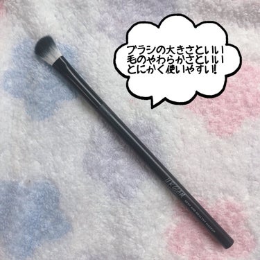 UR GLAM　EYESHADOW BRUSH A/U R GLAM/メイクブラシを使ったクチコミ（2枚目）