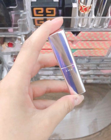 💄おすすめラメリップ💄


《商品》
RMKのラメリップ

《値段》
3000円(税抜き)

《使用感想》
・下地としても使えるし、ラメを足したい時に
    ぴったり✨

・リップクリームみたいな感覚