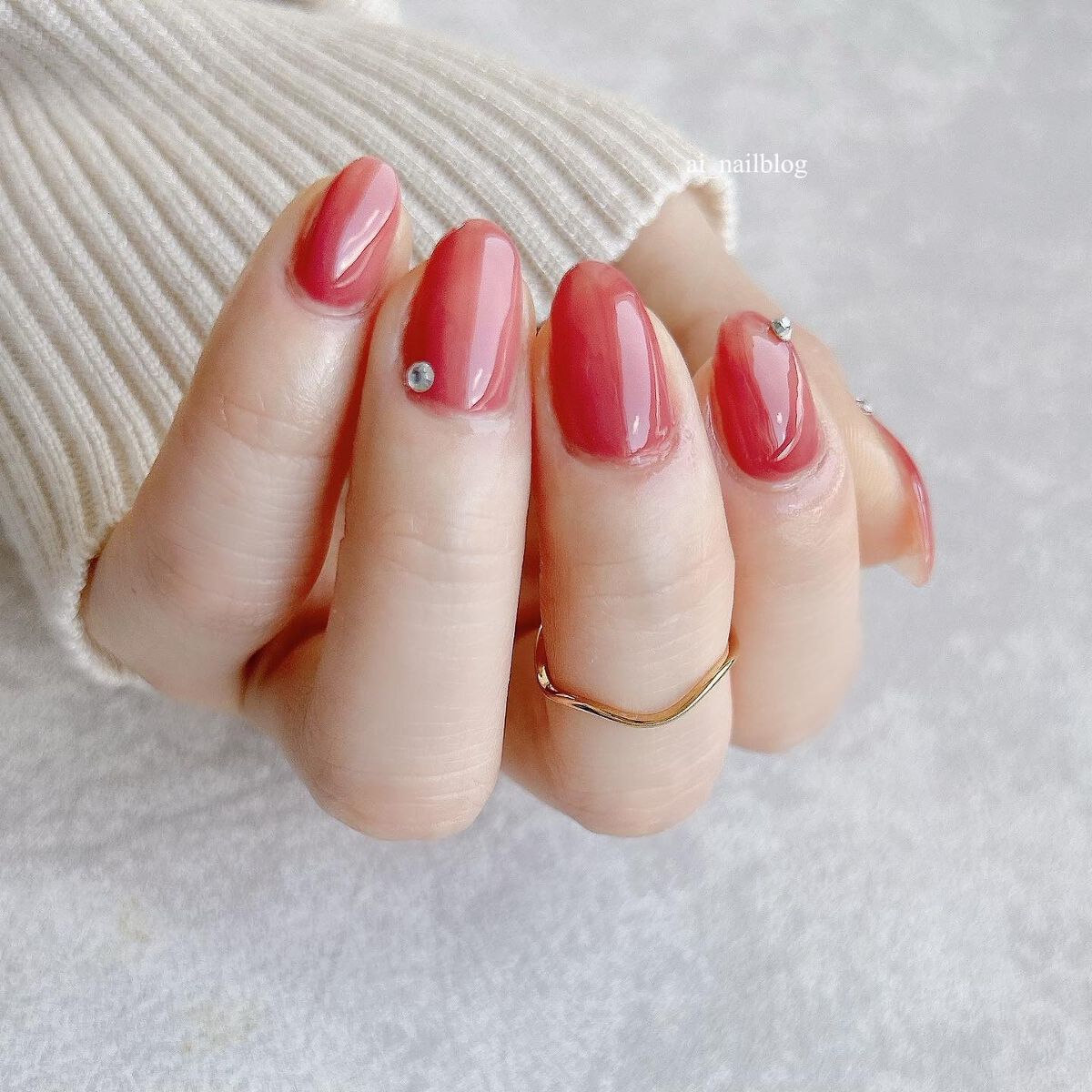 アンドバイロムアンド　グラッシードロップネイル RD01 ラズベリー/&nd by rom&nd/マニキュアを使ったクチコミ（3枚目）