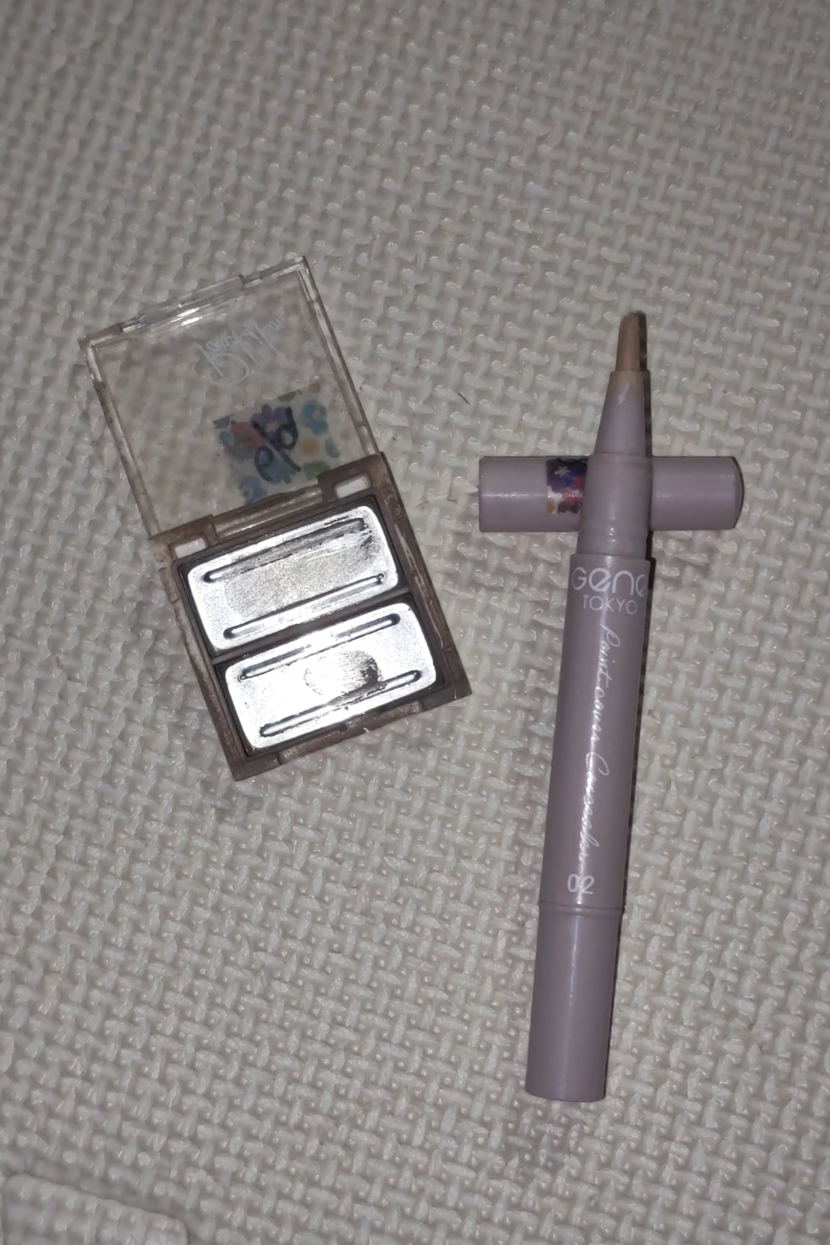 キャンドゥ PRシェードパウダーのクチコミ「今回は使い切りの投稿です。
左側が、キャンドゥ　PRシェードパウダー　ライトブラウン
右側がリ.....」（1枚目）