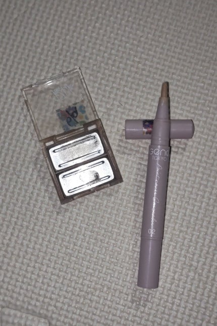 キャンドゥ PRシェードパウダーのクチコミ「今回は使い切りの投稿です。
左側が、キャンドゥ PRシェードパウダー ライトブラウン
右側がリ.....」(1枚目)