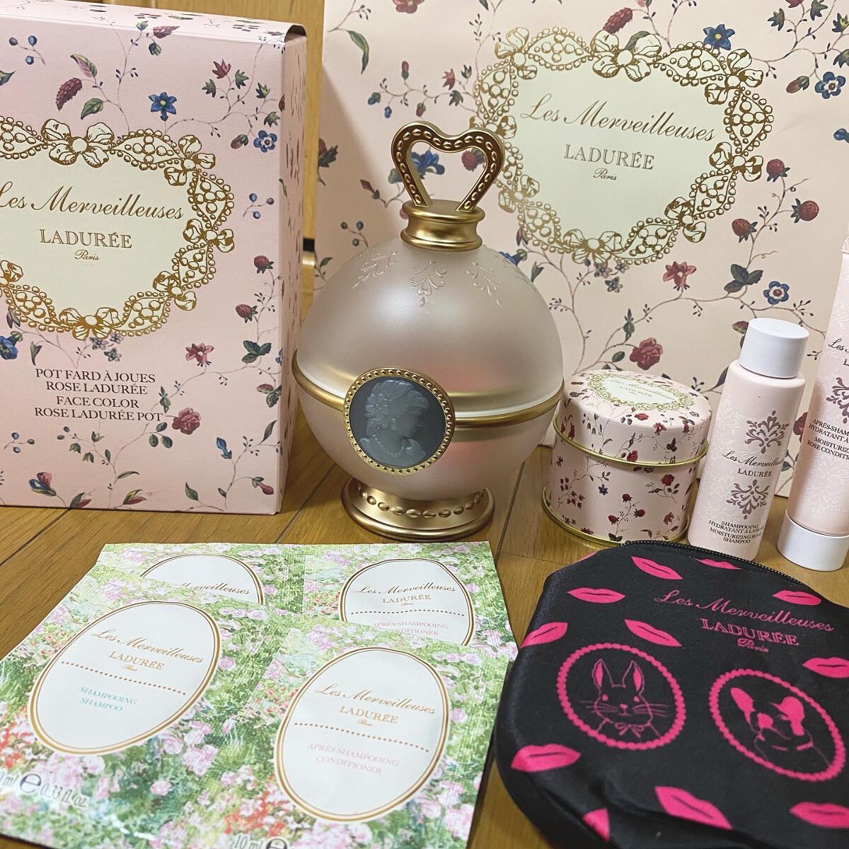 フェイス カラー ローズ ラデュレ 01 Ninon (ニノン)/レ・メルヴェイユーズ ラデュレ/パウダーチークを使ったクチコミ（2枚目）