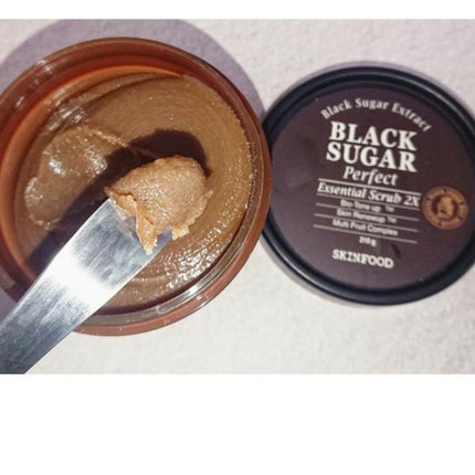 ブラックシュガー パーフェクト エッセンシャル スクラブ2X/SKINFOOD/洗い流すパック・マスクを使ったクチコミ(2枚目)
