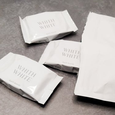 WHITH WHITE 炭酸入浴剤のクチコミ「WHITH WHITEの炭酸入浴剤で温まろう〜✨
結構大きめのタブレット！使うのは1粒でOK🙆.....」（1枚目）