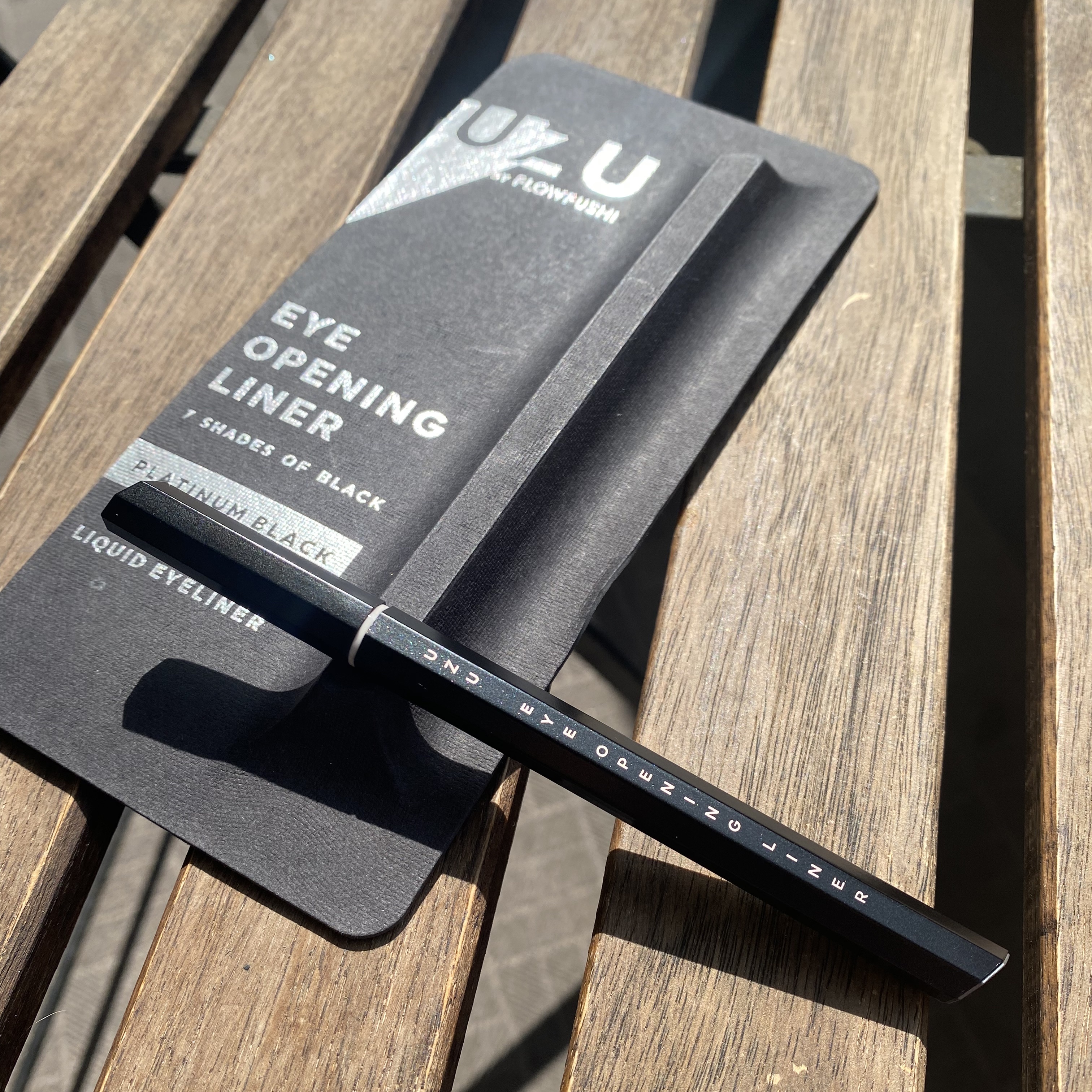 7 SHADES OF BLACK/UZU BY FLOWFUSHI/リキッドアイライナーを使ったクチコミ（1枚目）