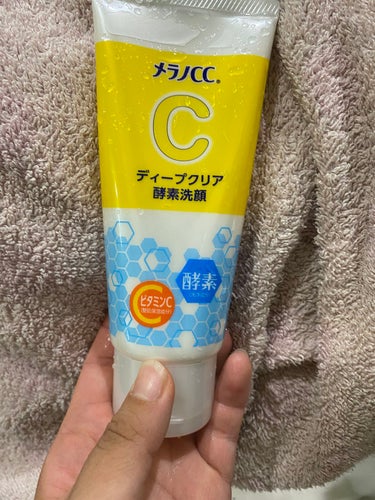 【使った商品】メラノCCメラノCC ディープクリア酵素洗顔

【商品の特徴】あわだちやすい！
かんきつけいのかおり！

【使用感】つっぱるかんじもなく、泡立ちがいい✊🏻💖
使い始めて肌が綺麗になりました