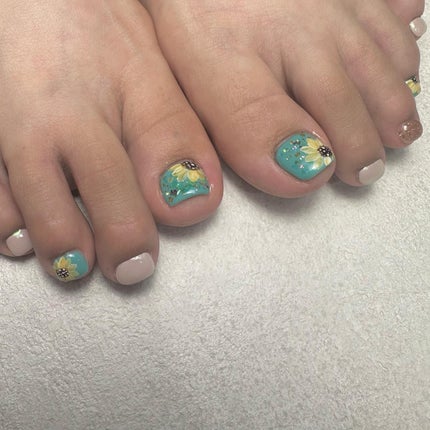 kanna on LIPS 「・・・𝕊𝕦𝕟𝕗𝕝𝕠𝕨𝕖𝕣🌻🌼💛おまかせひまわりフット🦶🌻✨日光..」(2枚目)