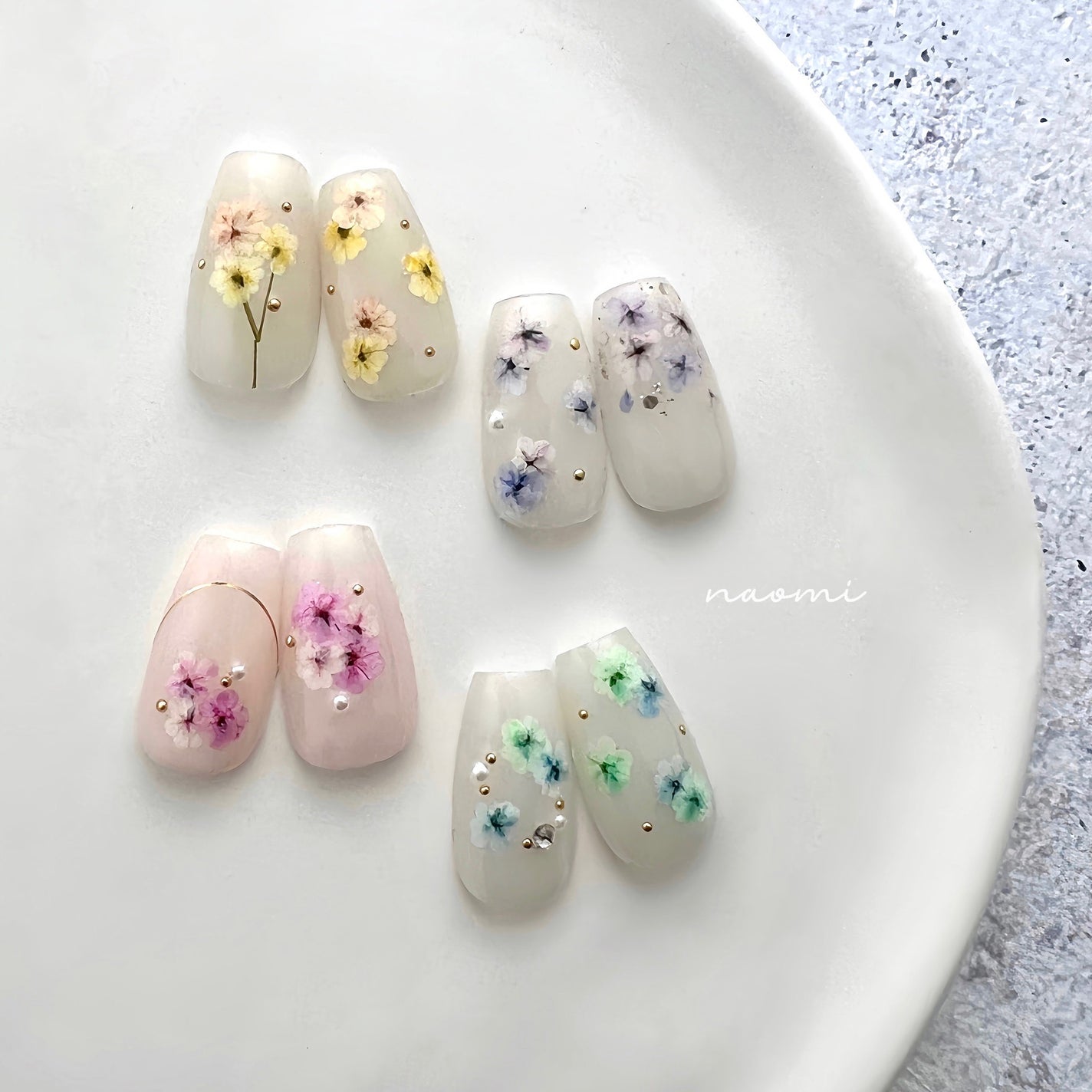 naomi on LIPS 「押し花可愛い☺️colorもとても可愛いかった✨先日紹介さ..」(1枚目)