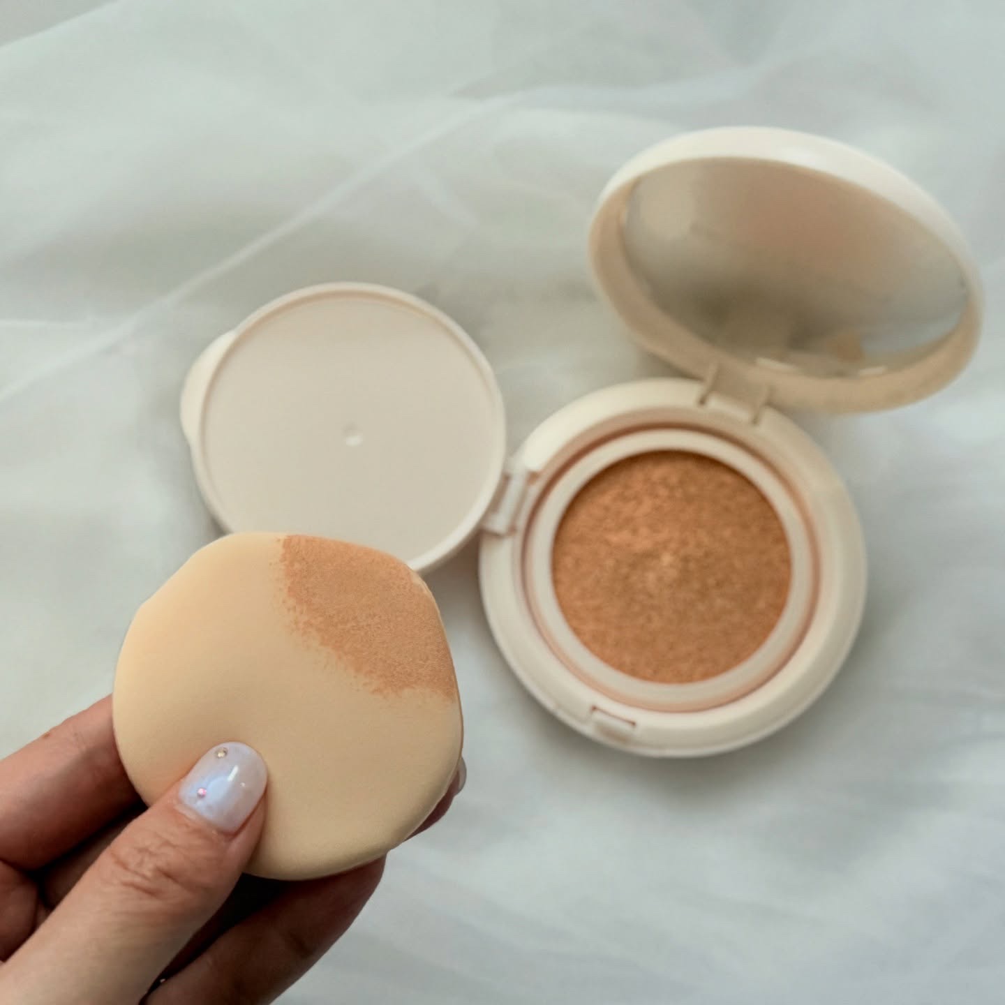 フィクシングヌードクッション #2W ウォームアイボリー/too cool for school/クッションファンデーションを使ったクチコミ（3枚目）