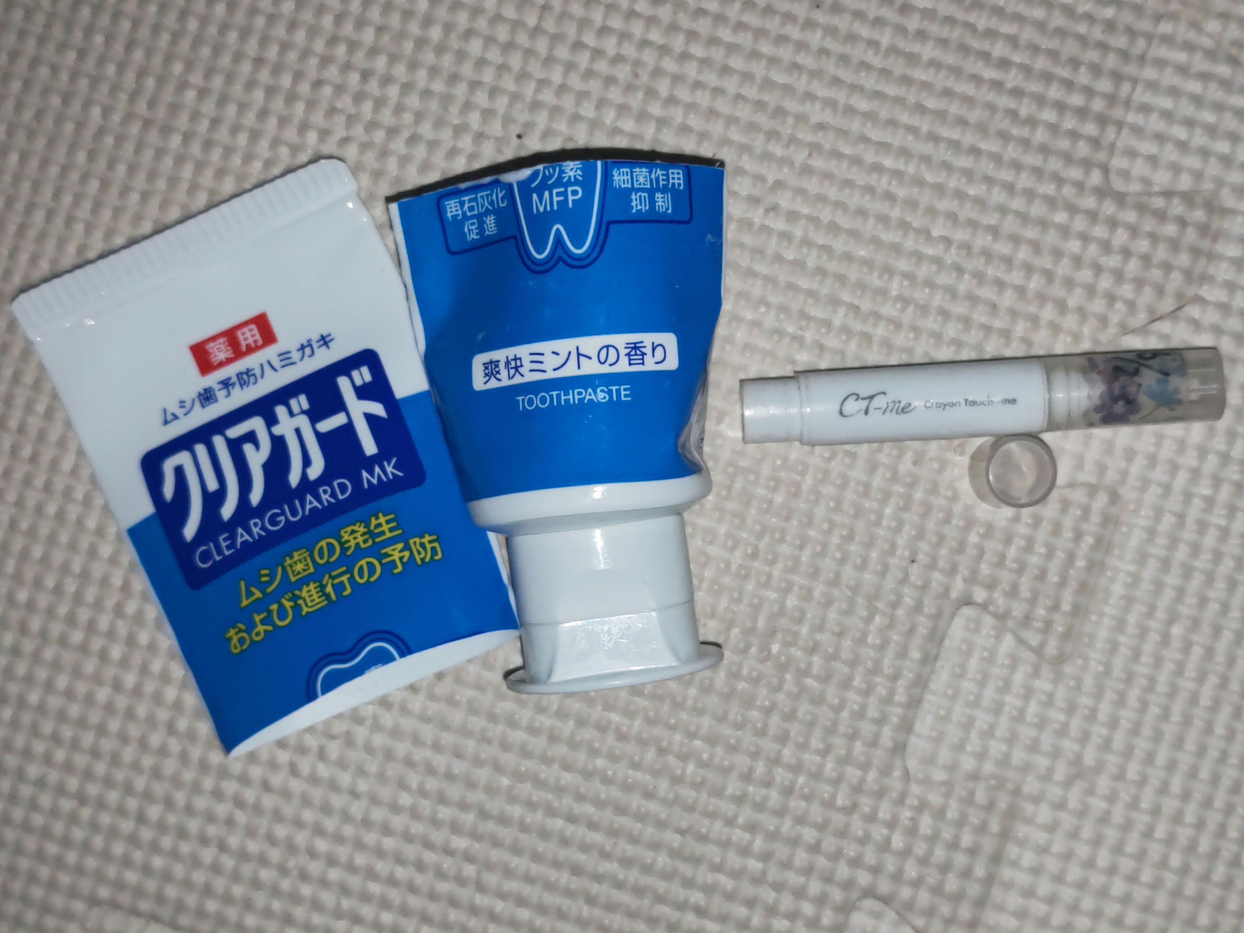 matsukiyo クリアガードのクチコミ「今回は使い切りの投稿です。
左側が、matsukiyoクリアガード
右側が、セリアcrayon.....」（2枚目）