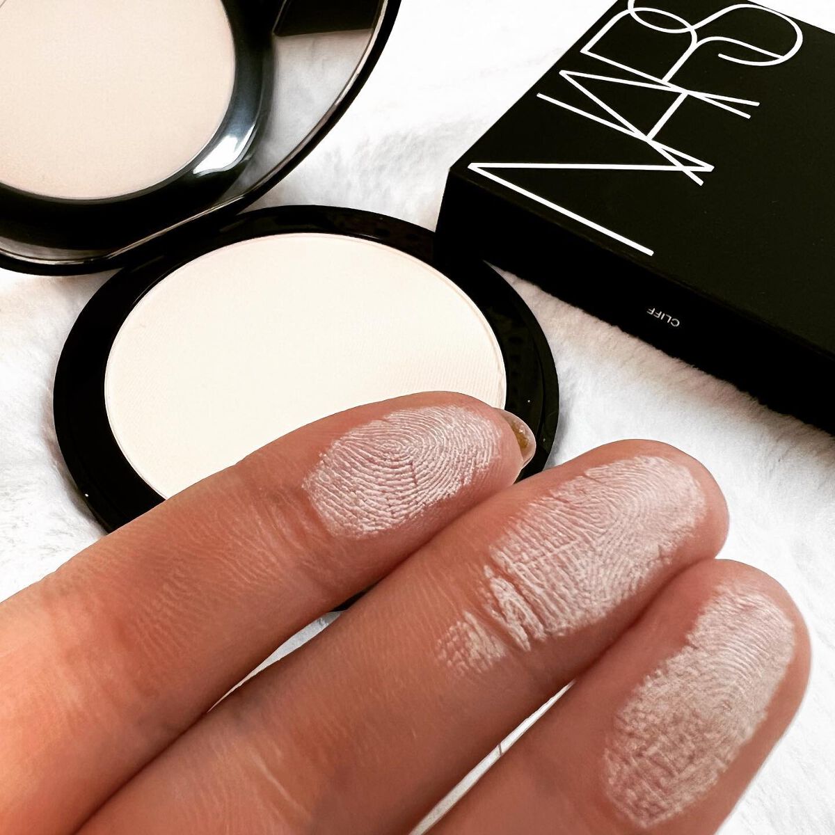 ソフトマット アドバンスト パーフェクティングパウダー/NARS/プレストパウダーを使ったクチコミ(4枚目)