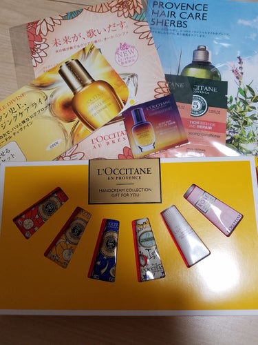 ロクシタンギフトが届いた☺
ロクシタンは基本、ブロッサムの香水とか夏にライン的に使いやすいのでメインはハンドクリームのブランドだと思ってるんだけど、なぜかハンドクリームにはなかなか手を出さずにいたの。理