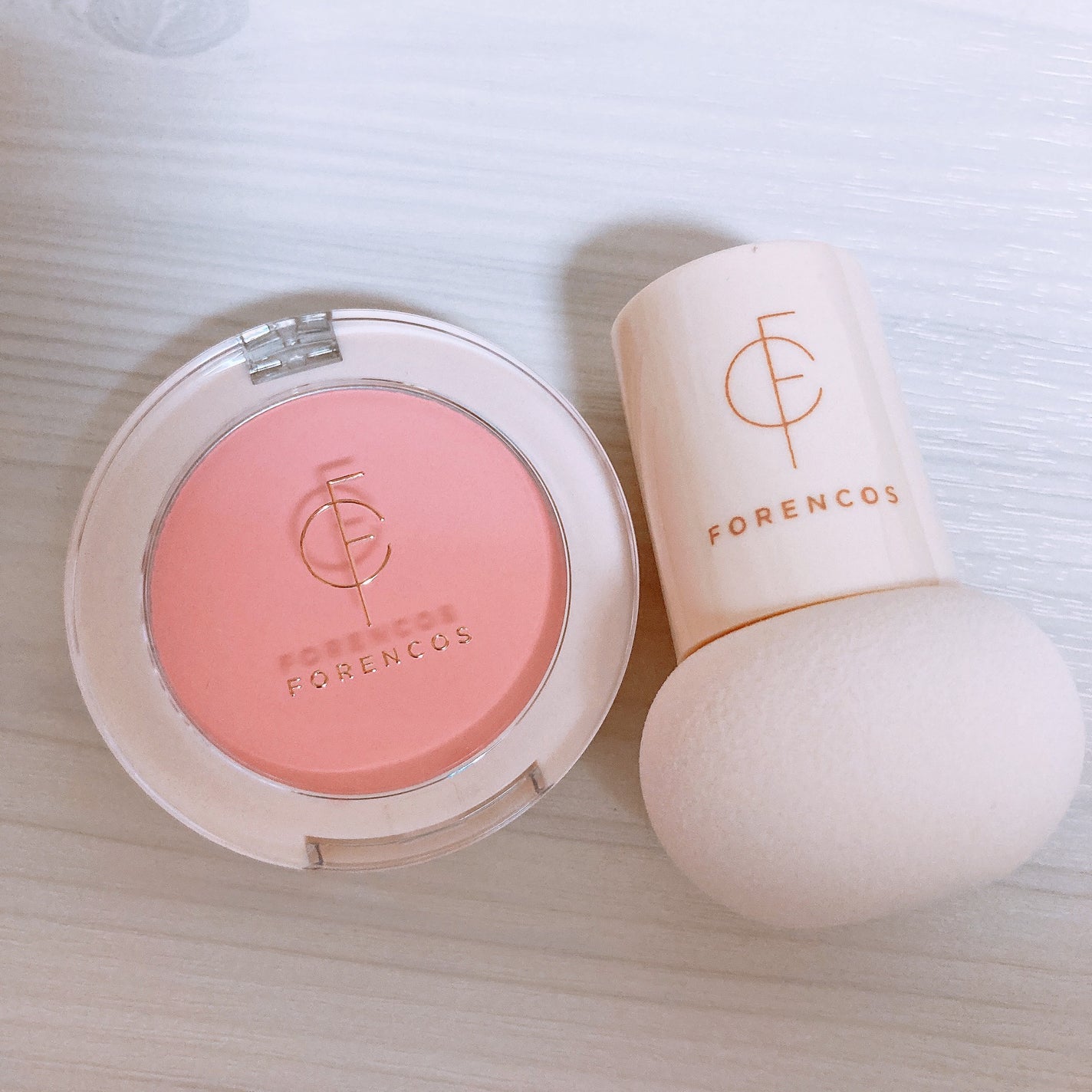 フルーアブラッシャーパフ付き/フォレンコス/パウダーチークを使ったクチコミ(1枚目)